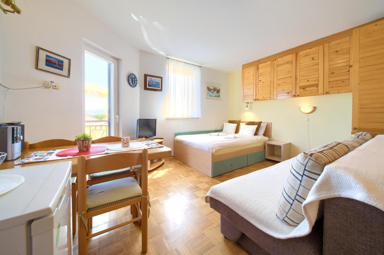 Studio Apartment Vesna คิร์ก ภายนอก รูปภาพ