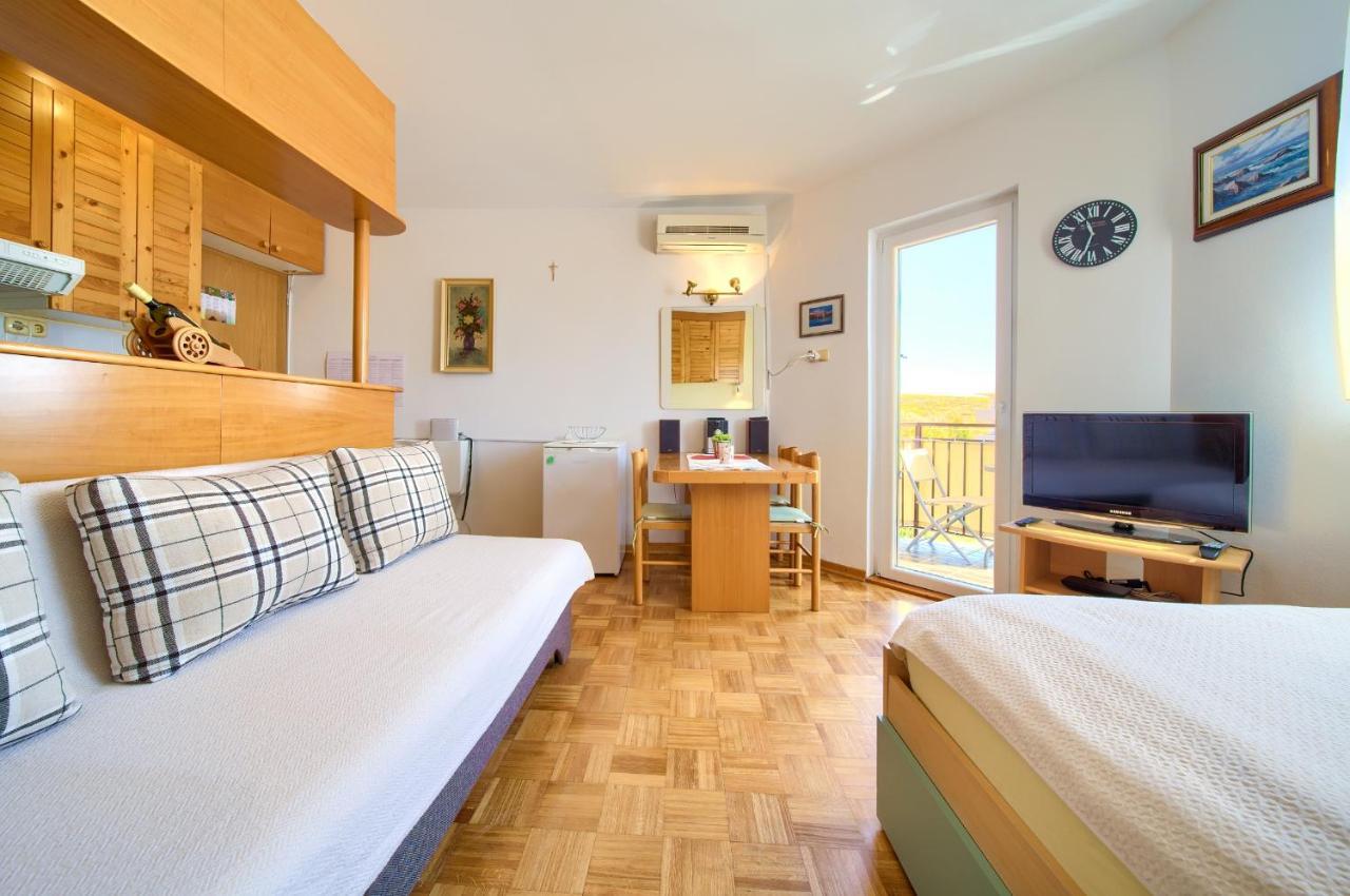 Studio Apartment Vesna คิร์ก ภายนอก รูปภาพ