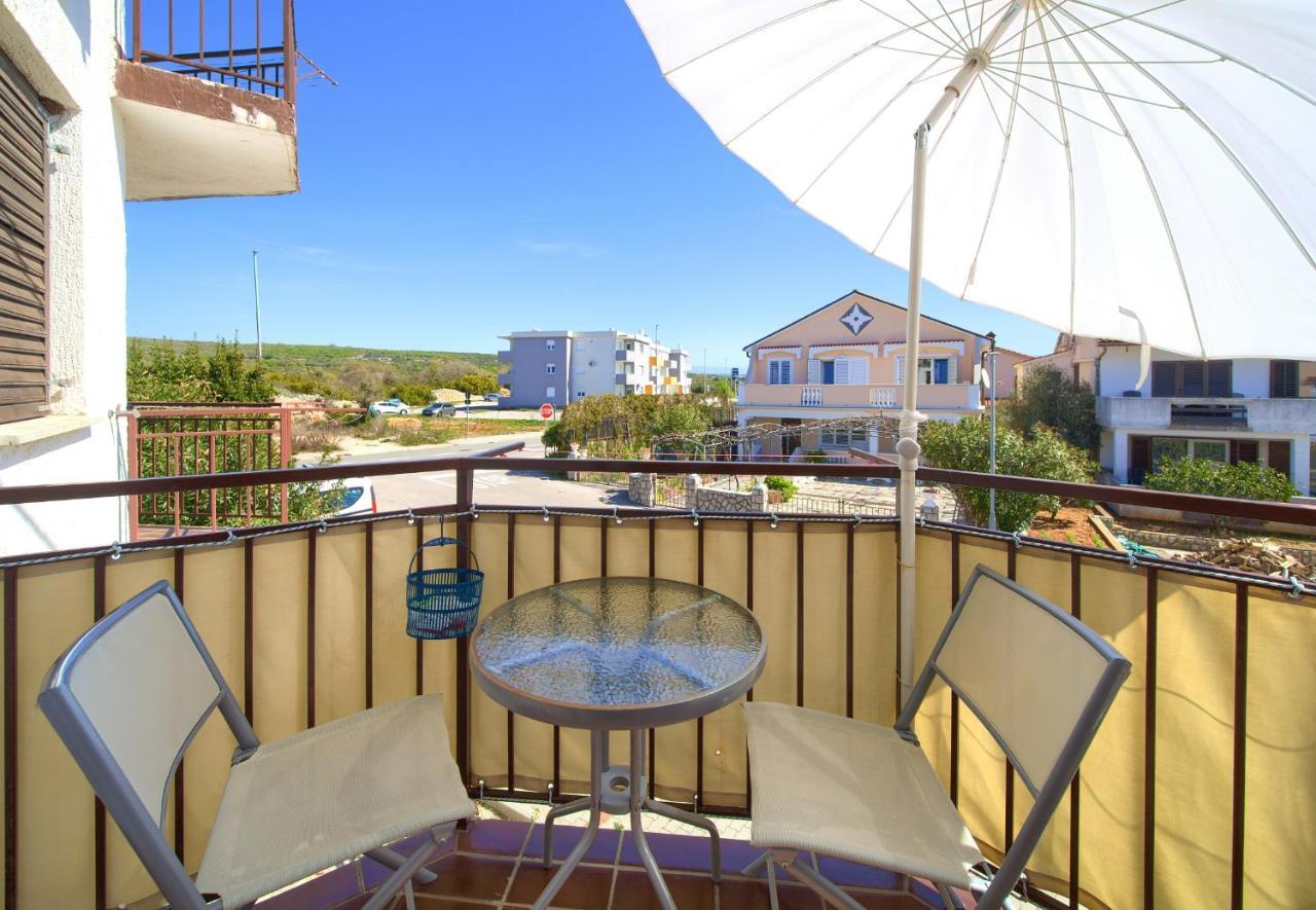 Studio Apartment Vesna คิร์ก ภายนอก รูปภาพ