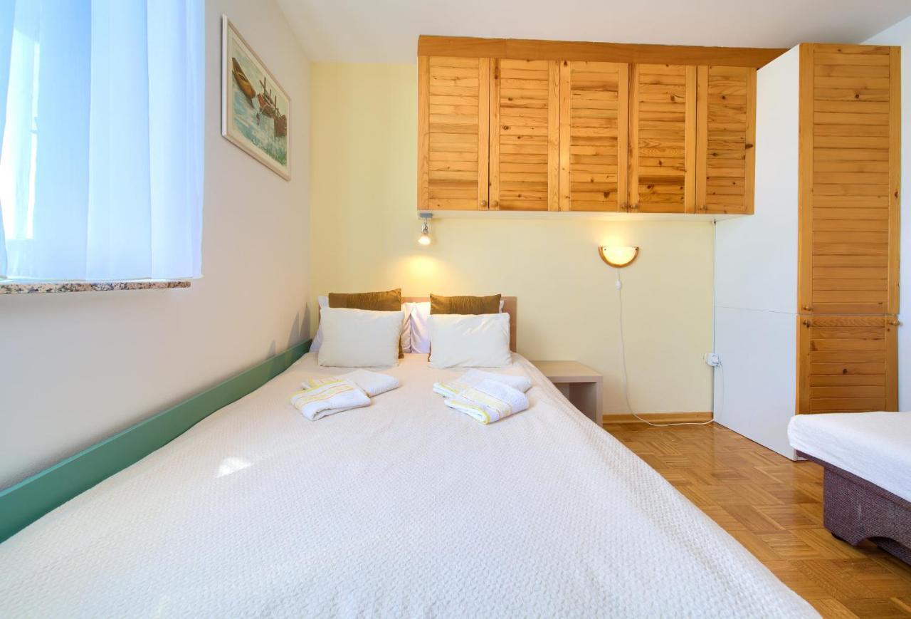 Studio Apartment Vesna คิร์ก ภายนอก รูปภาพ